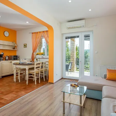 2 Bedroom In アパート Kornić