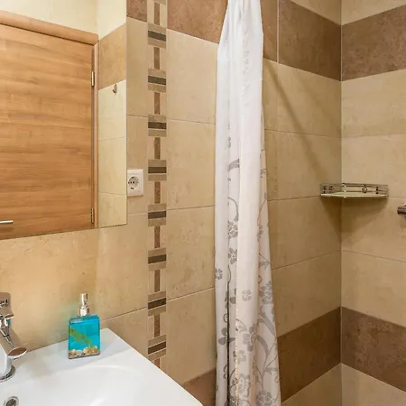2 Bedroom Nice Apartment In Kornic